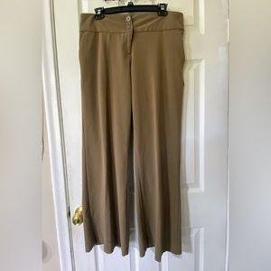 Robert Louis Women’s Tan Wide Leg Dress Trousers with Cuff Size 10.♦️